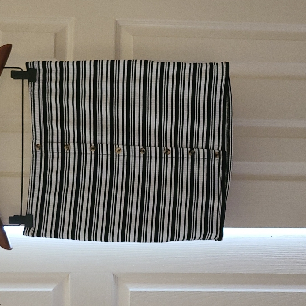Urban Concepts, size Large, Black and white stripes mini skirt